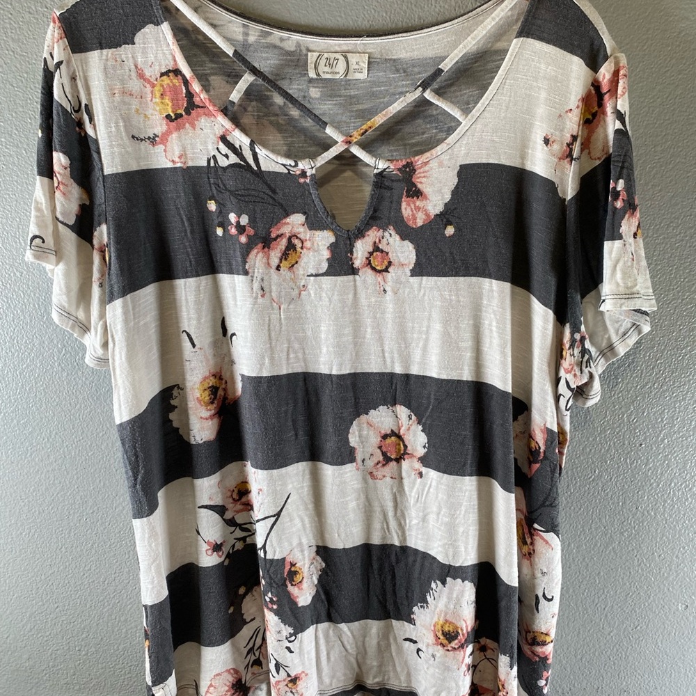 Maurices White and Black Relaxed Short Sleeve Tee